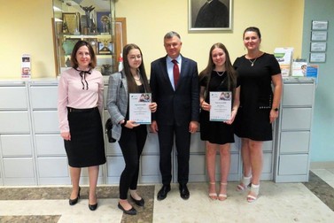 Uczennice limanowskiego liceum nagrodzone w konkursie „Inkubator szkolnych biznesów”